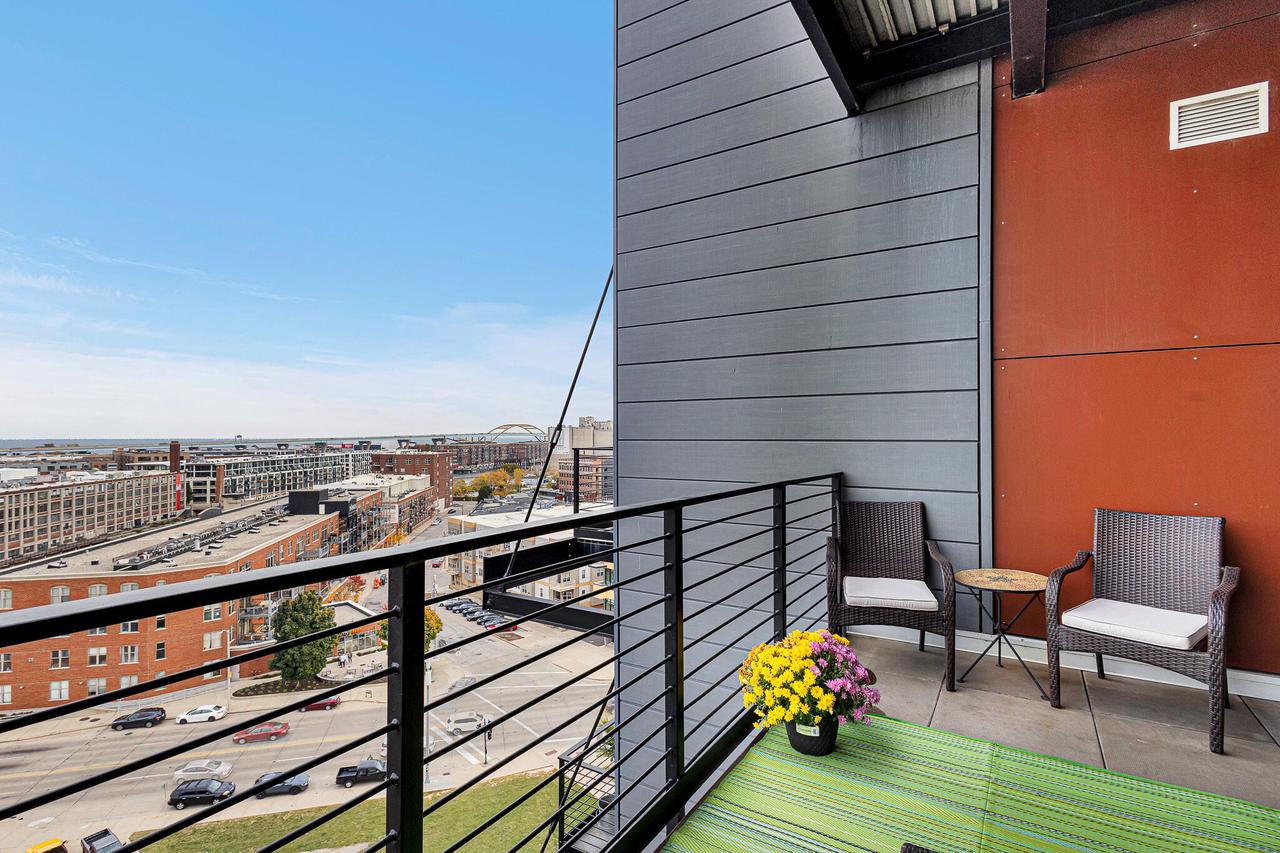 106 West Seeboth STREET 1004