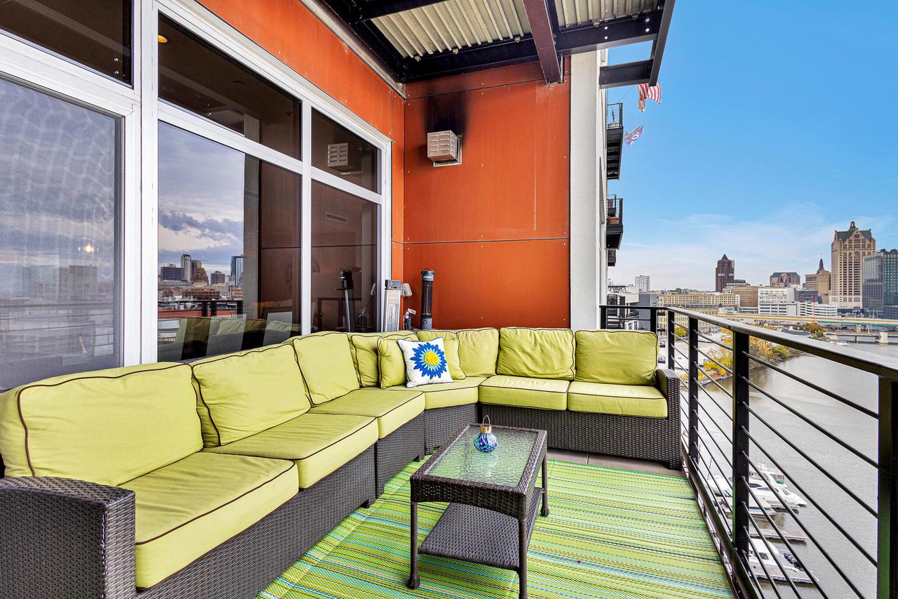 106 West Seeboth STREET 1004