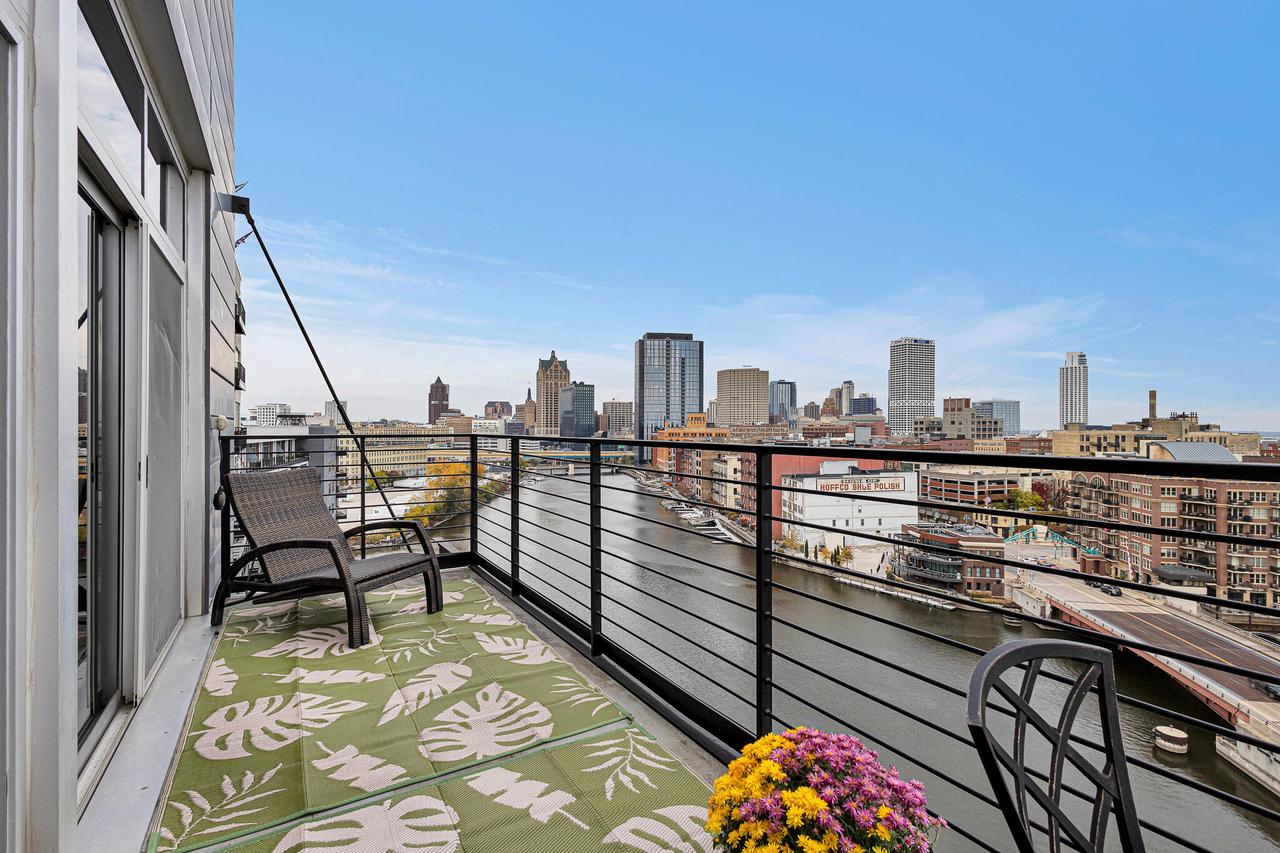 106 West Seeboth STREET 1004