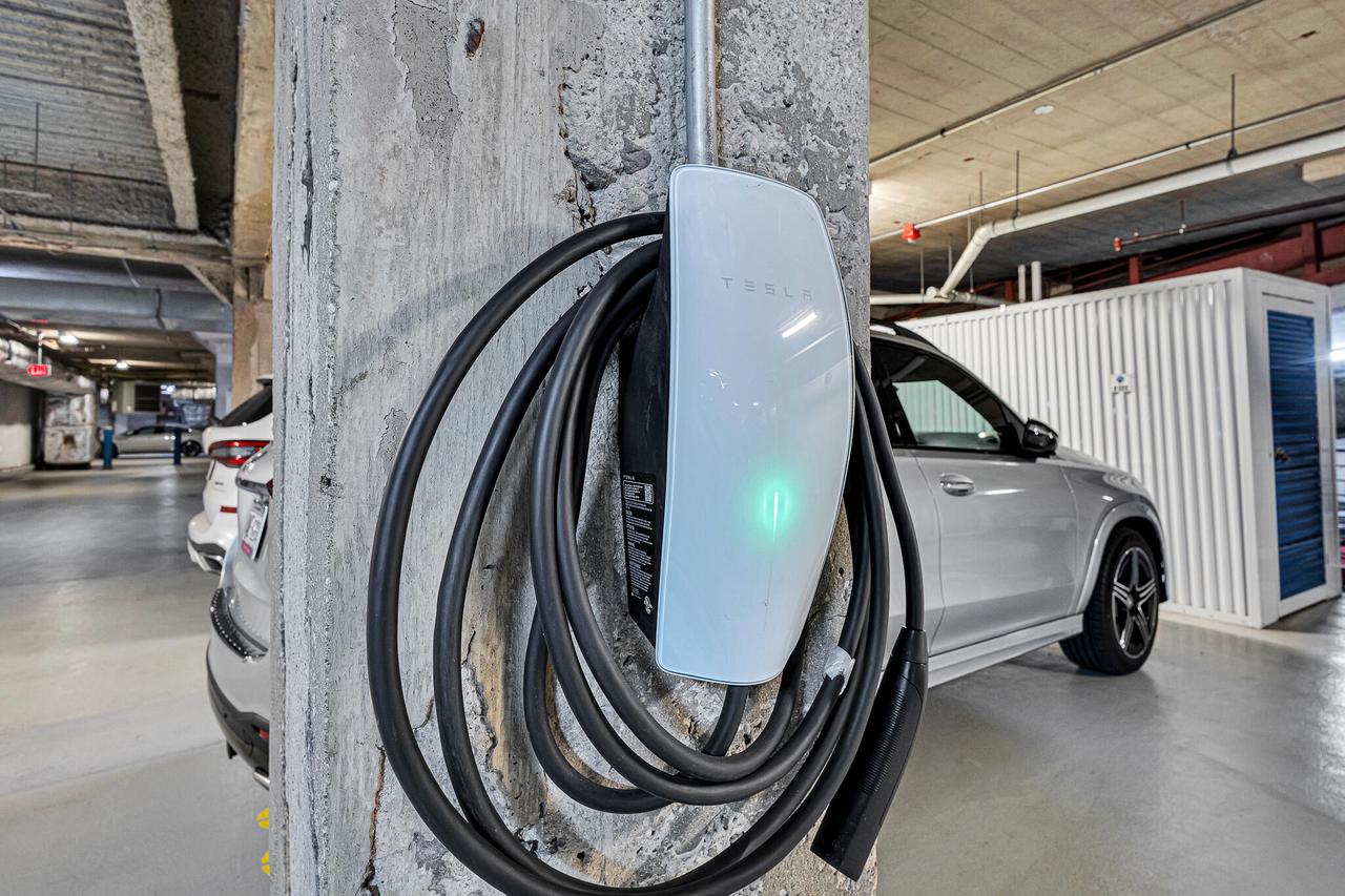 106 West Seeboth STREET 1004