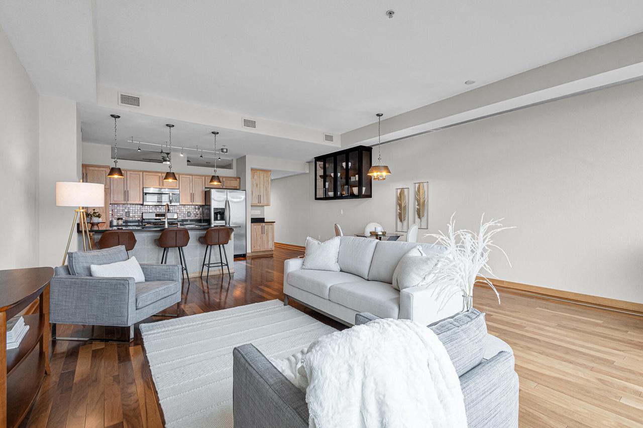 106 West Seeboth STREET 816