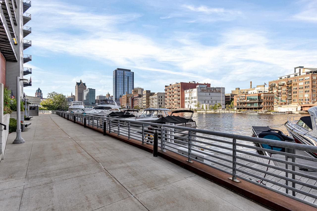 106 West Seeboth STREET 816