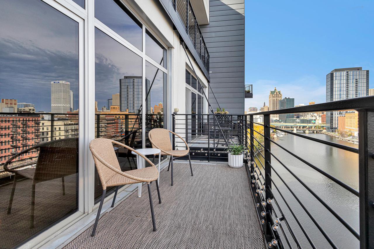 106 West Seeboth STREET 816