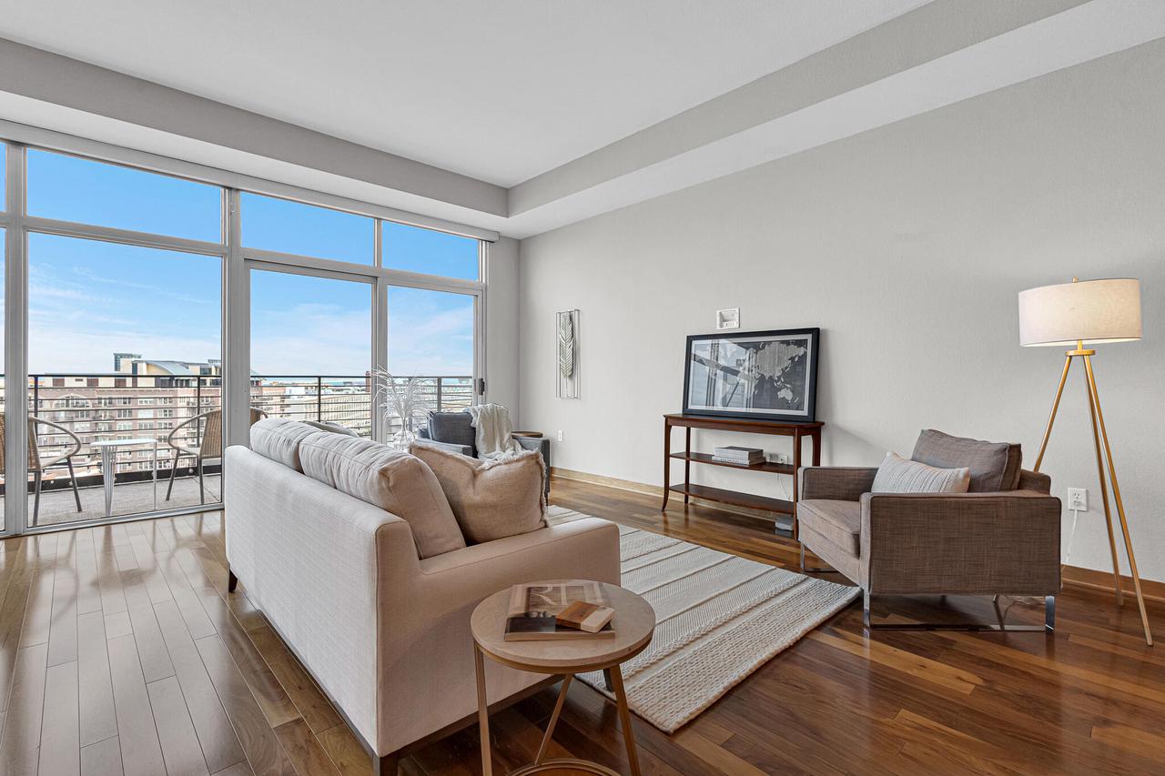 106 West Seeboth STREET 816