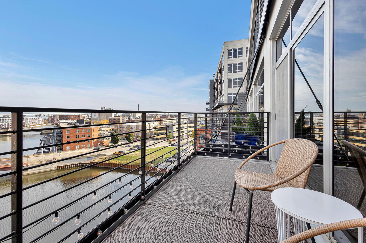 106 West Seeboth STREET 816