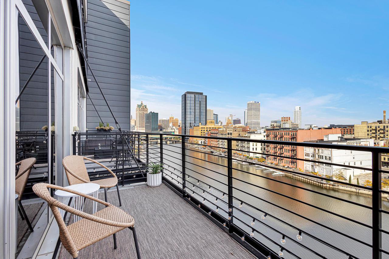 106 West Seeboth STREET 816