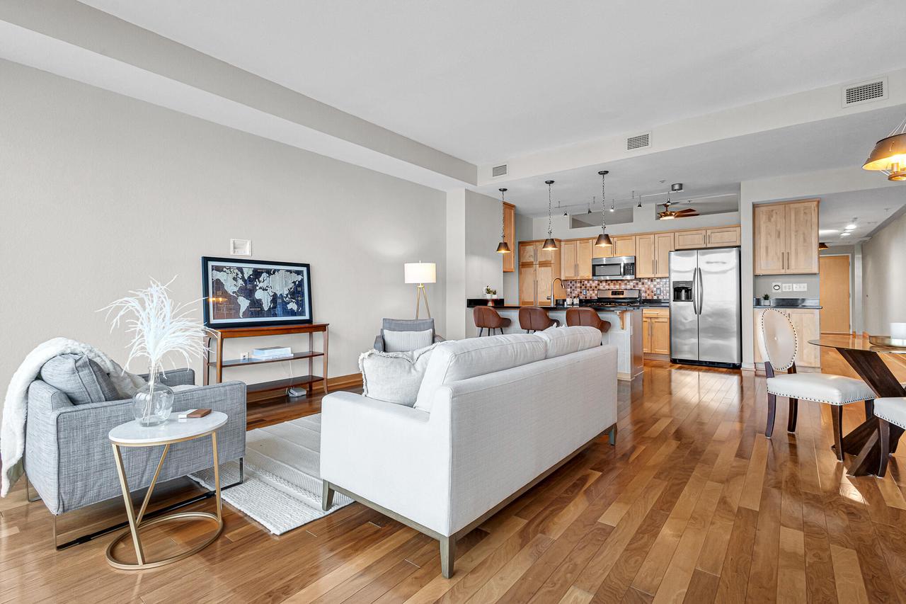 106 West Seeboth STREET 816