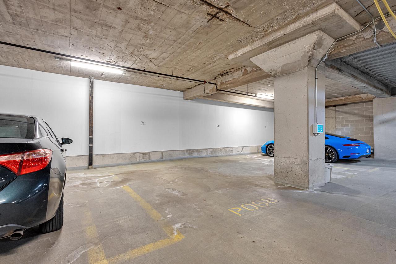 106 West Seeboth STREET 816