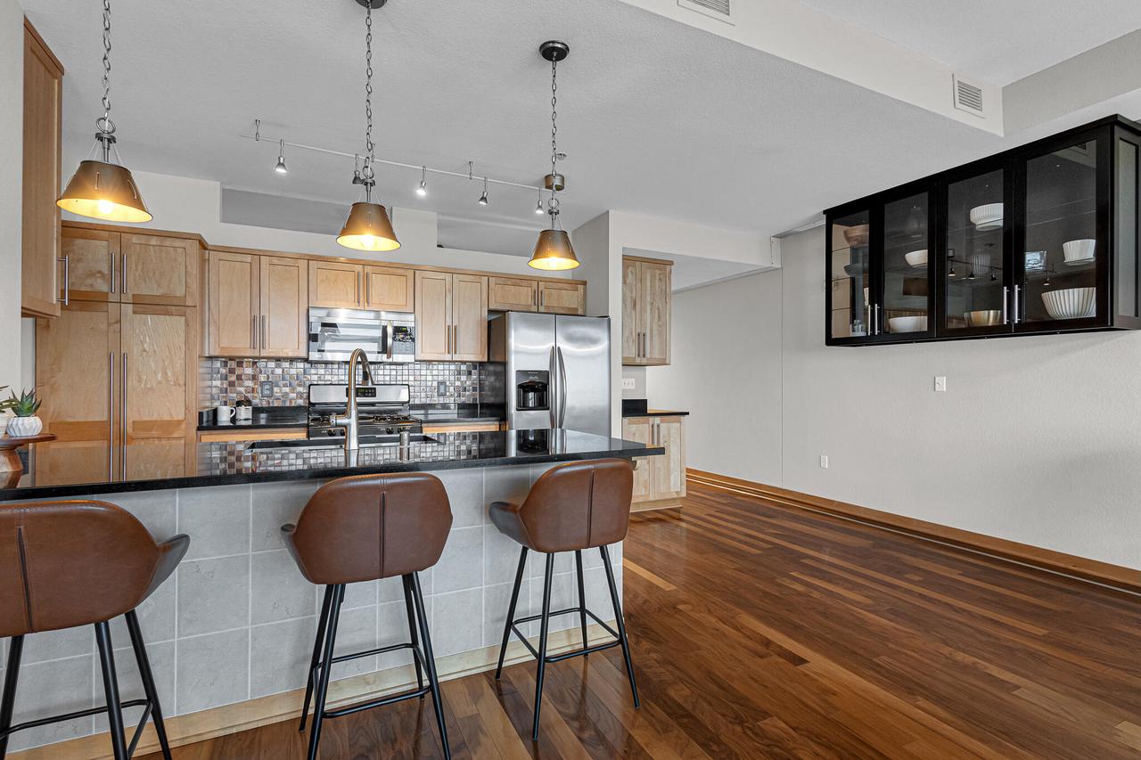 106 West Seeboth STREET 816