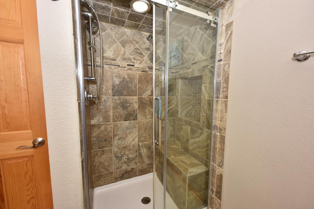 W397N5972 Autumn Woods DRIVE