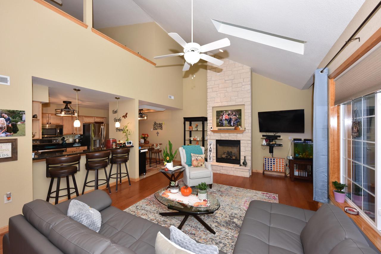 W397N5972 Autumn Woods DRIVE