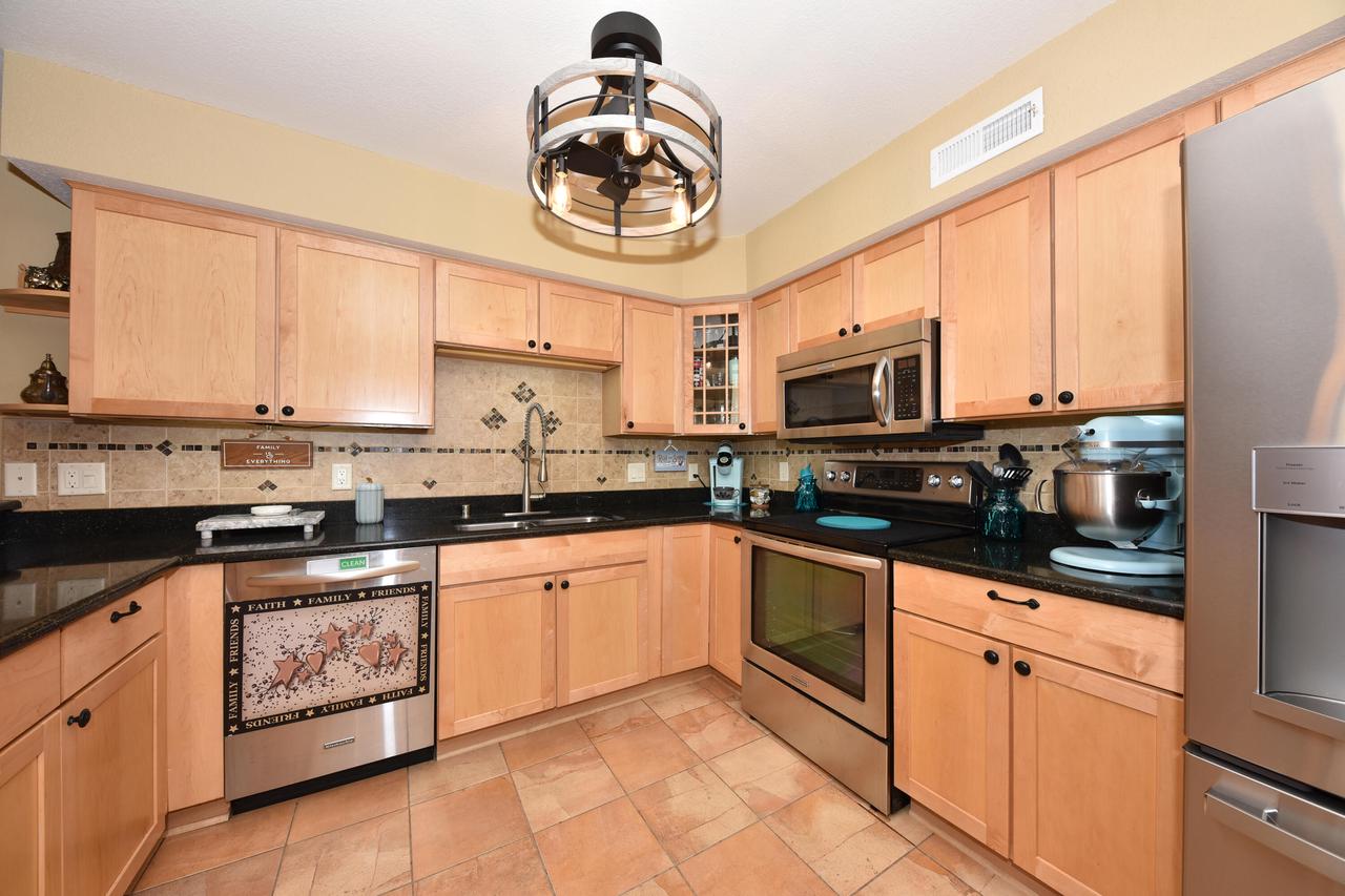 W397N5972 Autumn Woods DRIVE