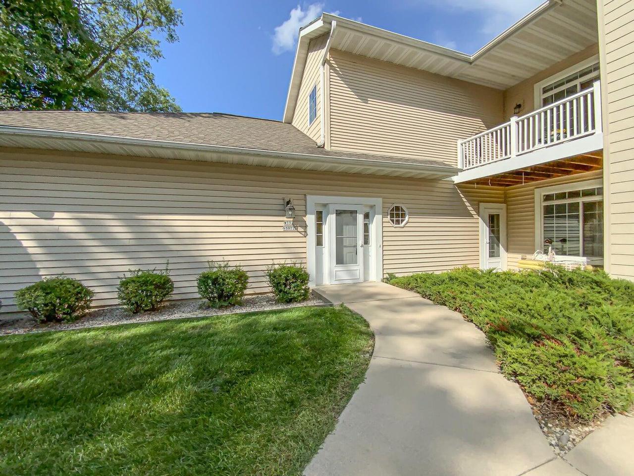 W397N5972 Autumn Woods DRIVE