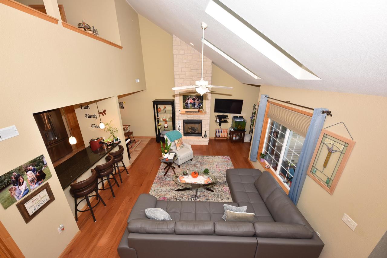 W397N5972 Autumn Woods DRIVE