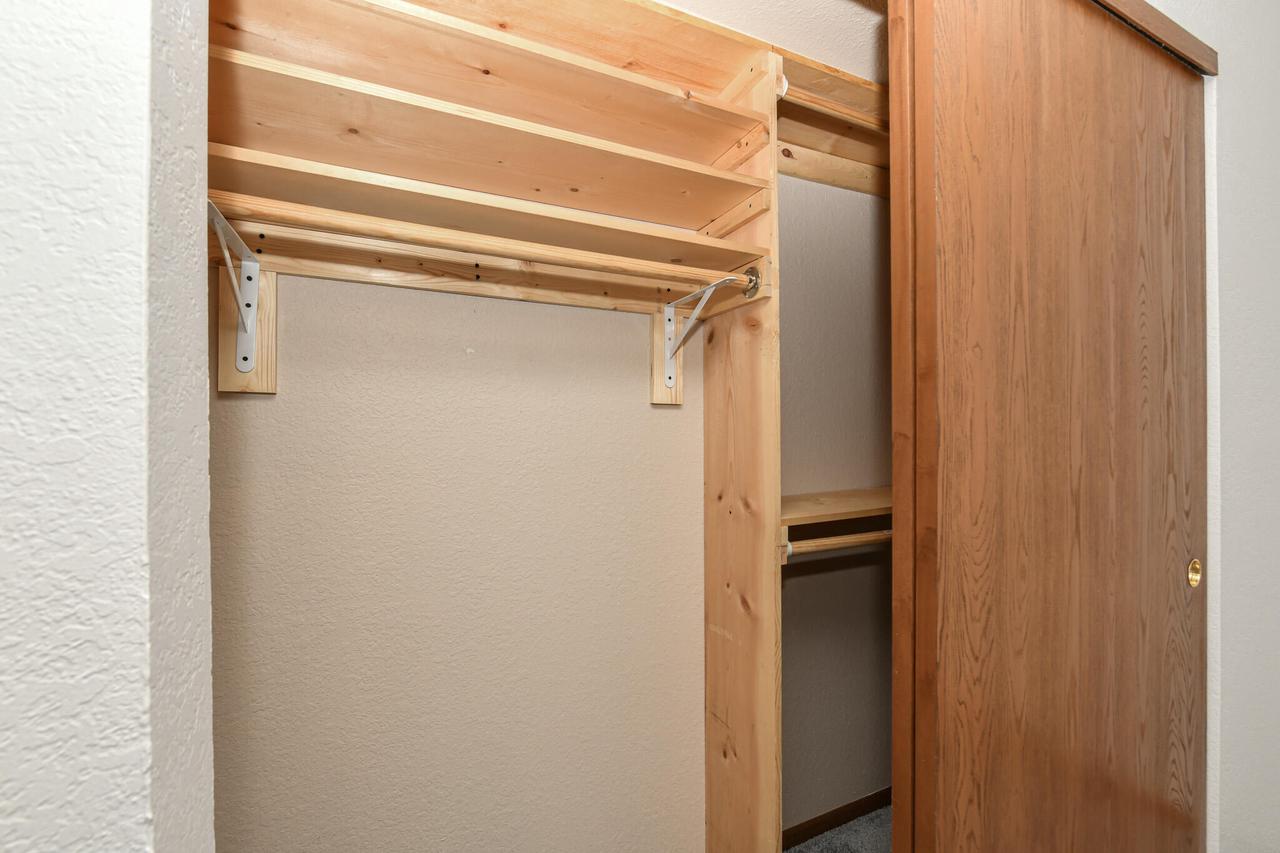 W170S7579 Gregory DRIVE H