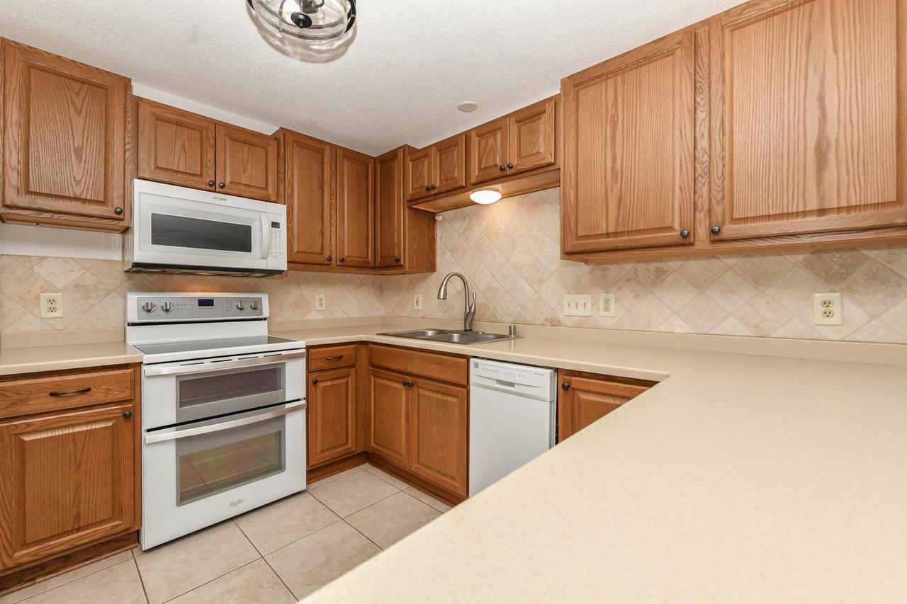 W170S7579 Gregory DRIVE H