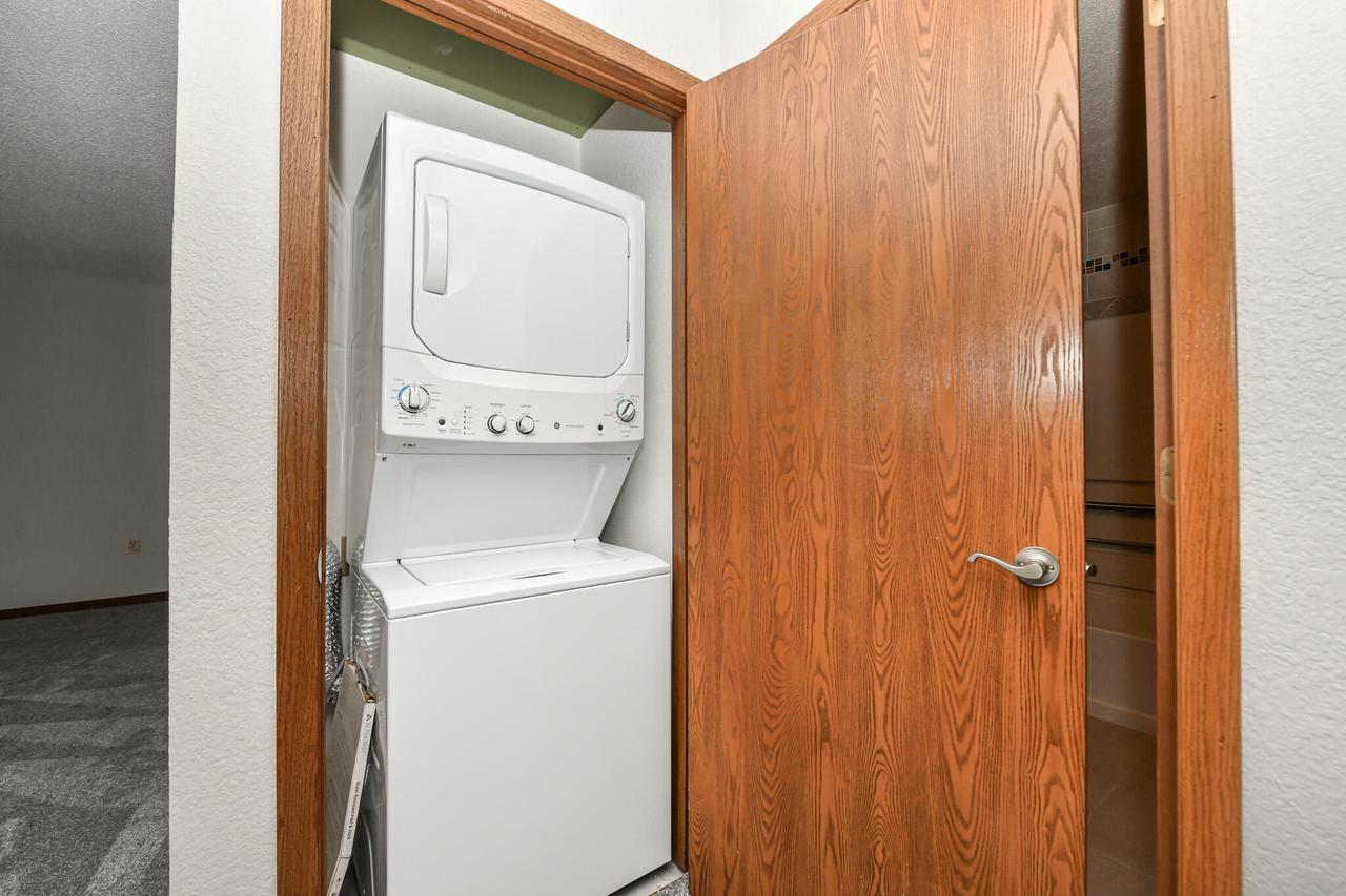 W170S7579 Gregory DRIVE H