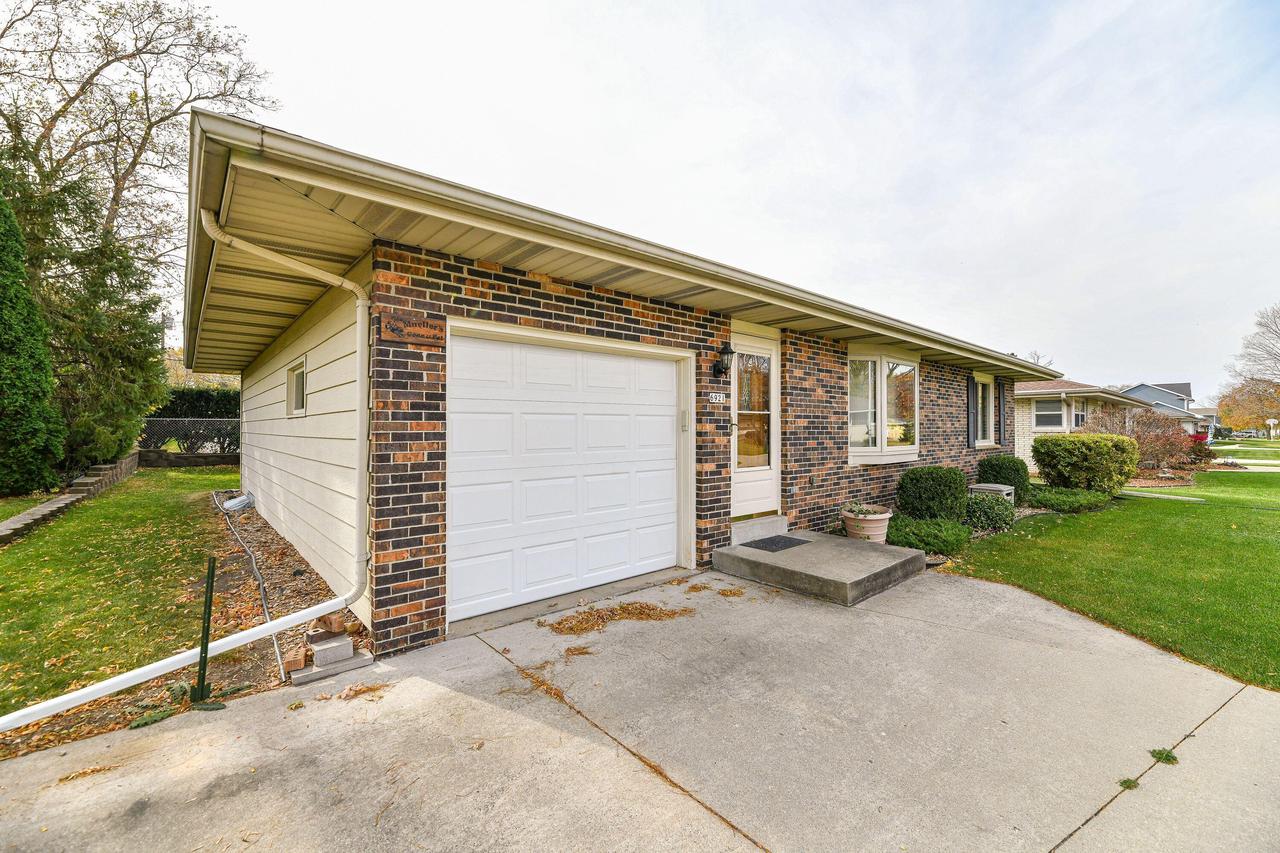 6921 West Chapman AVENUE