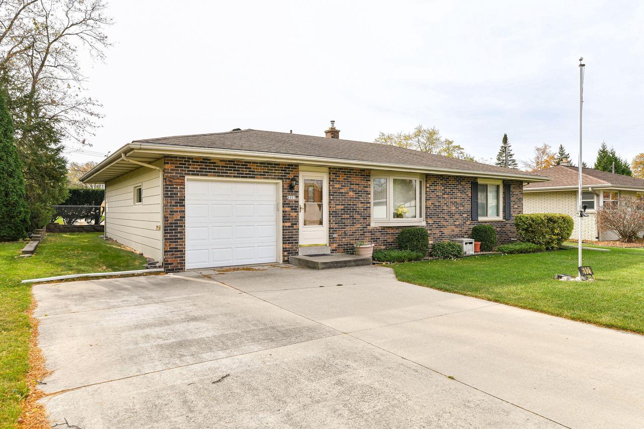 6921 West Chapman AVENUE