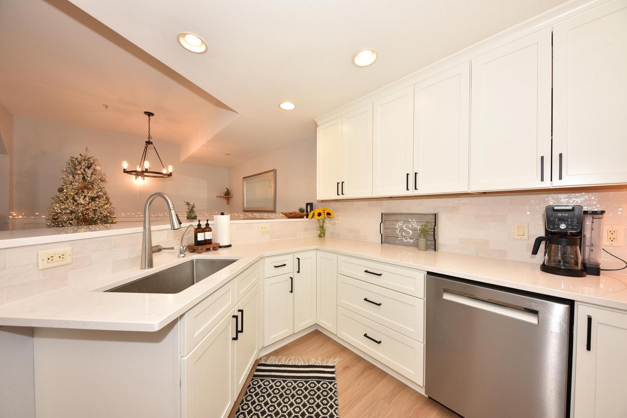 380 Terrace DRIVE WEST West