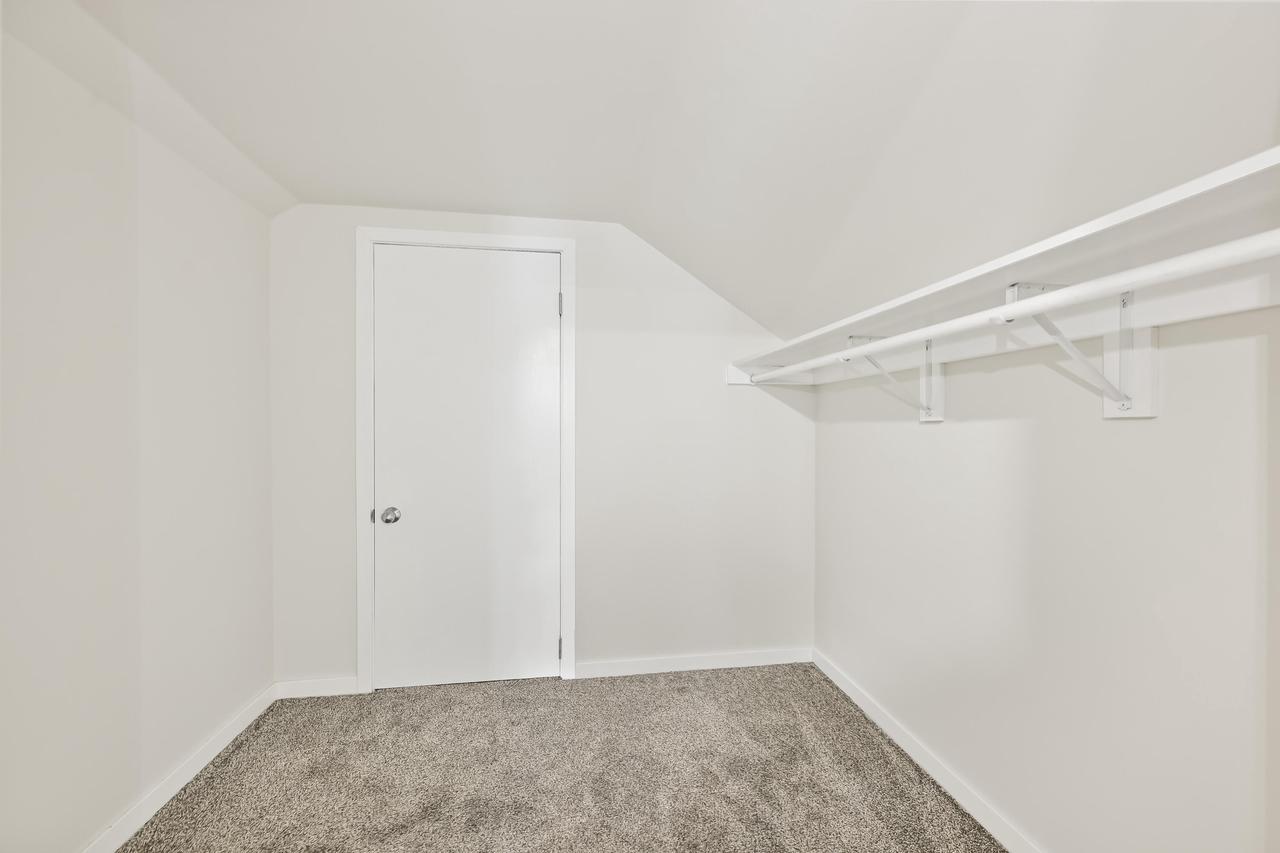 125 South Oakwood BOULEVARD