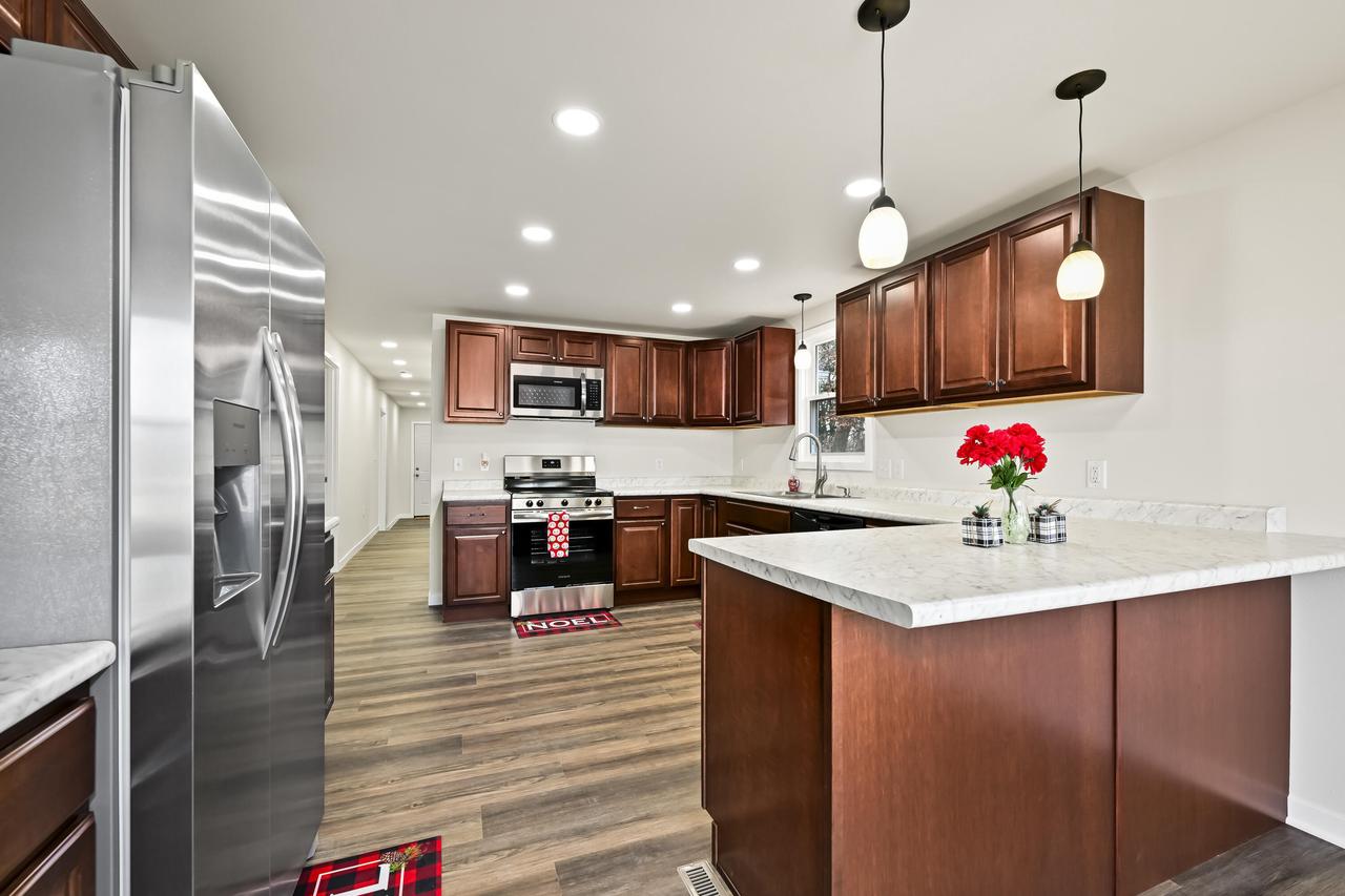 125 South Oakwood BOULEVARD