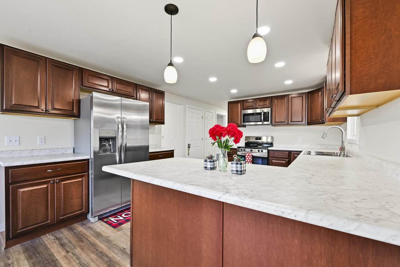 125 South Oakwood BOULEVARD