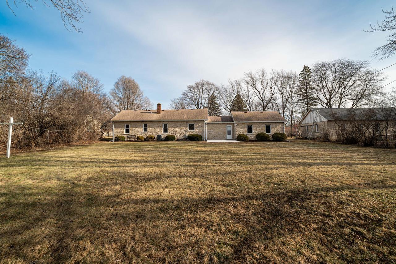 W147N4879 Dolphin DRIVE