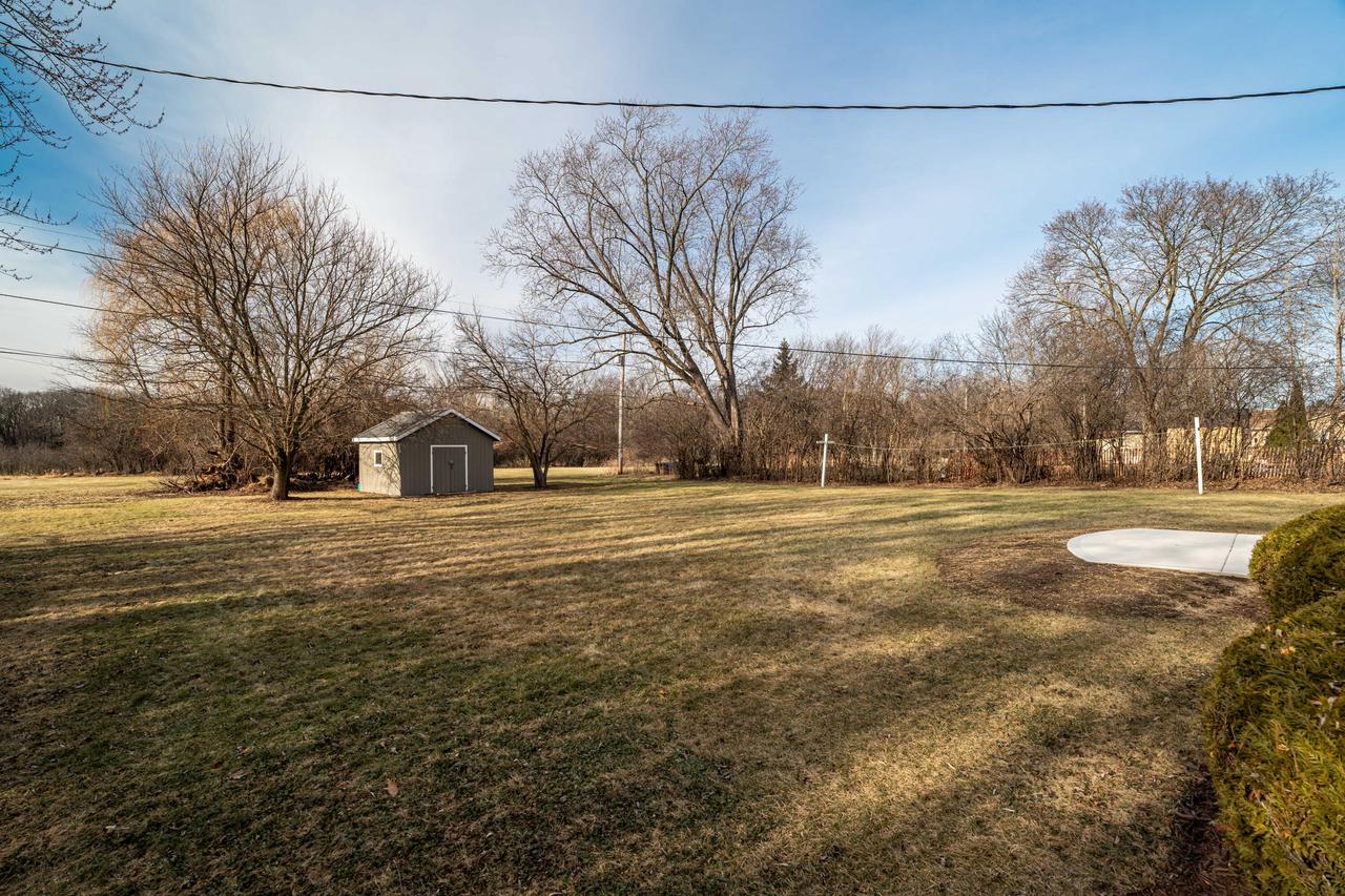 W147N4879 Dolphin DRIVE