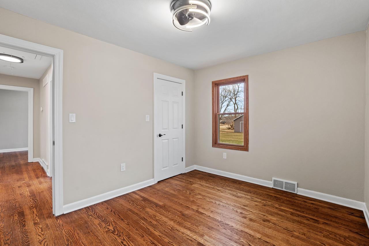 W147N4879 Dolphin DRIVE