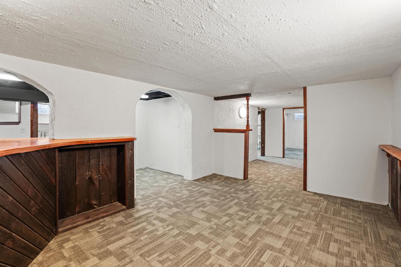 W147N4879 Dolphin DRIVE