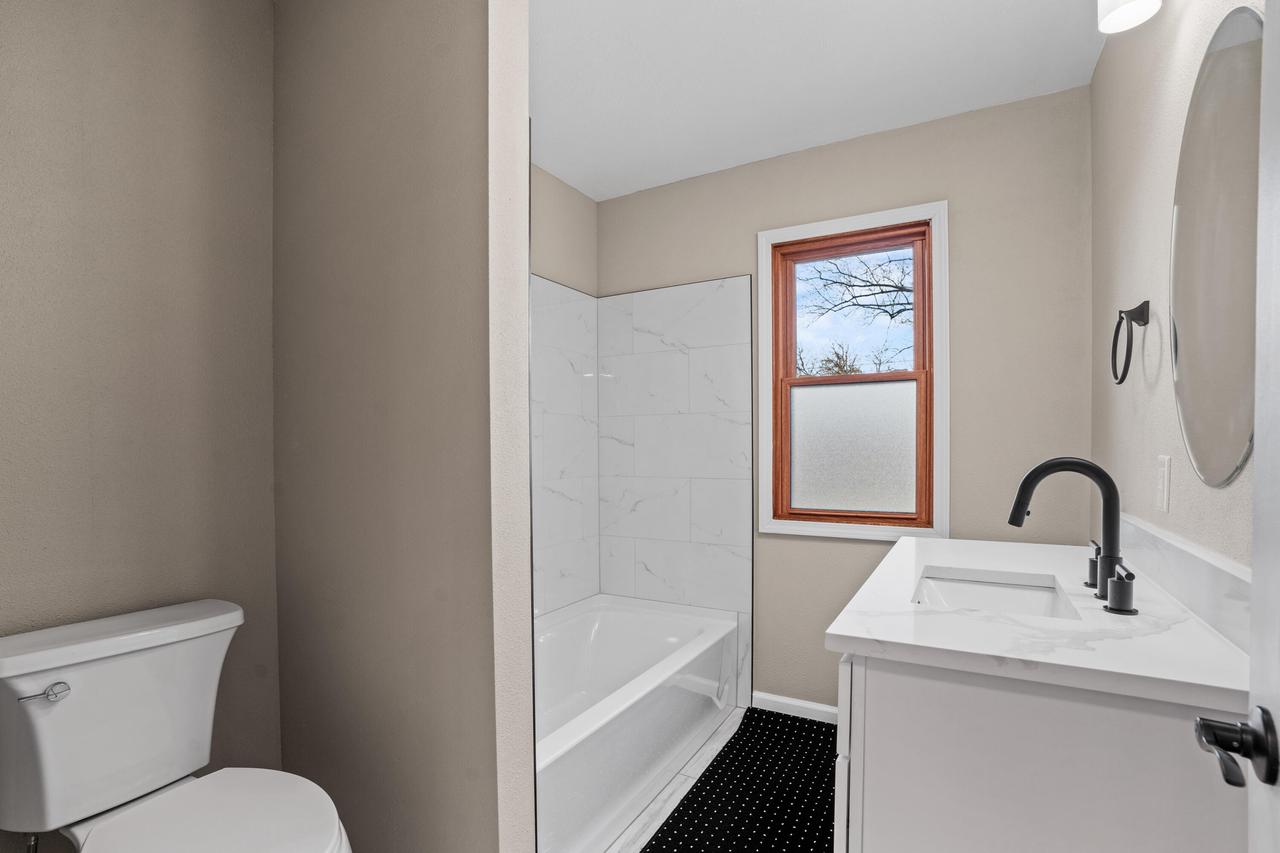 W147N4879 Dolphin DRIVE