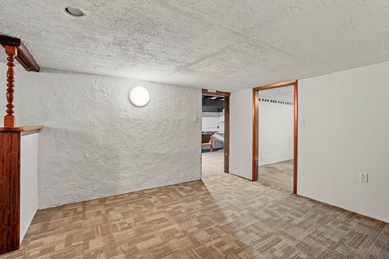 W147N4879 Dolphin DRIVE