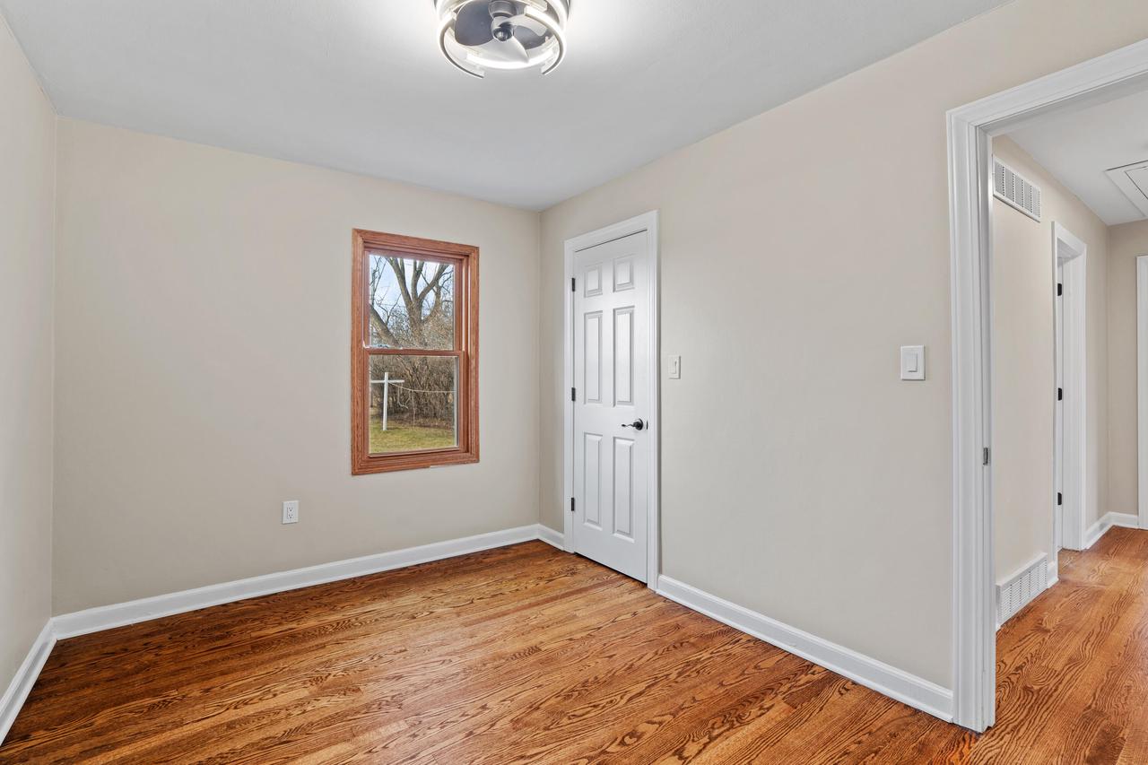 W147N4879 Dolphin DRIVE