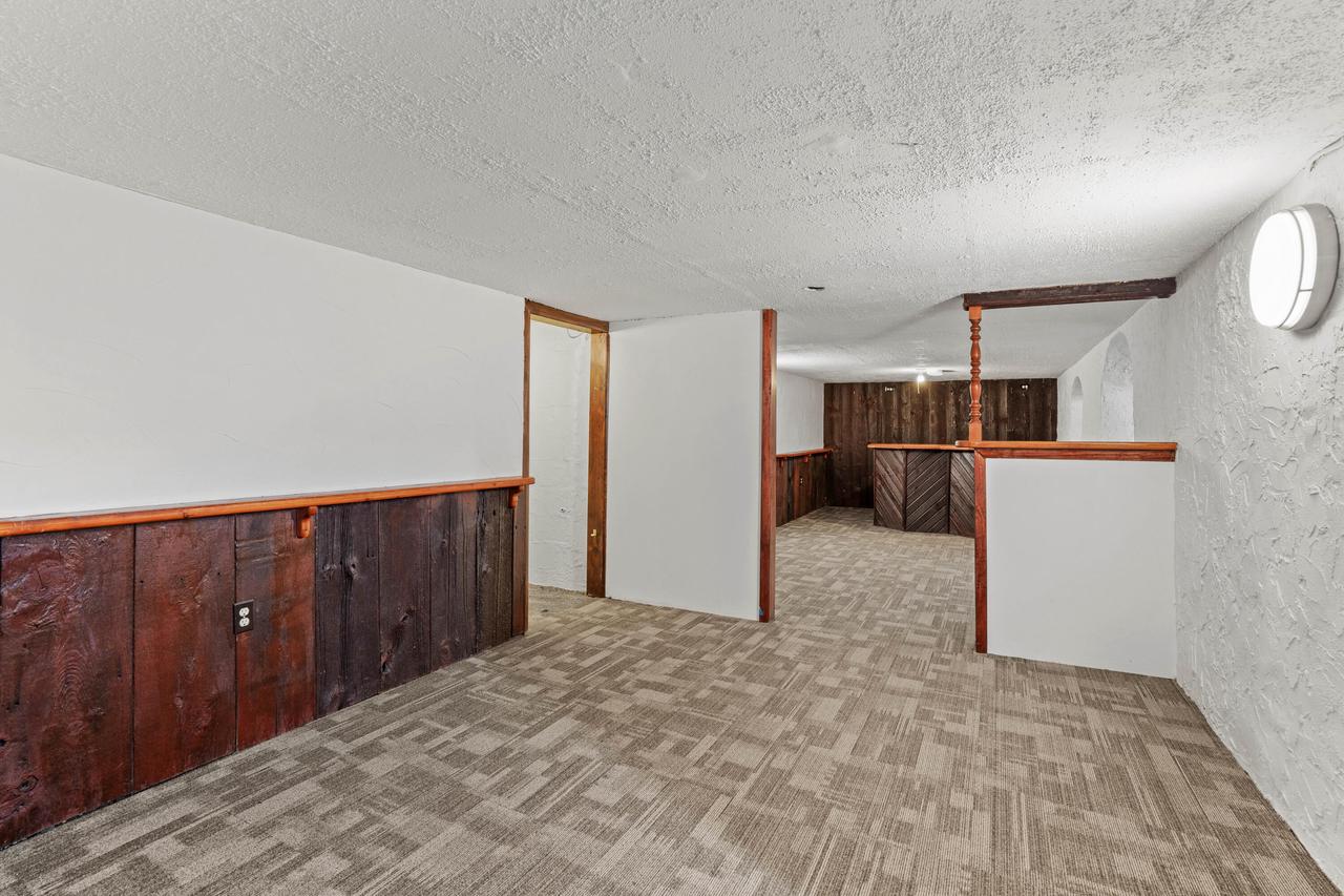 W147N4879 Dolphin DRIVE