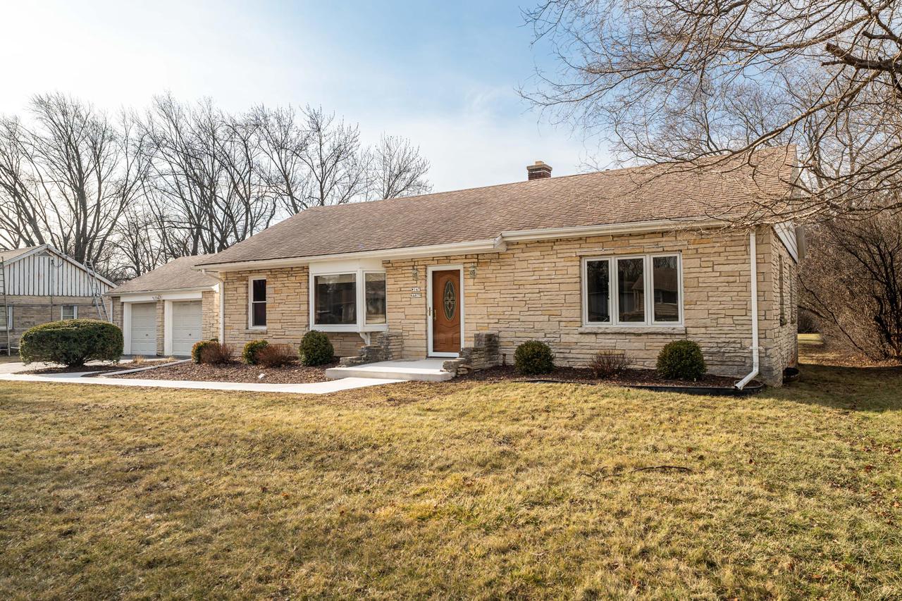 W147N4879 Dolphin DRIVE