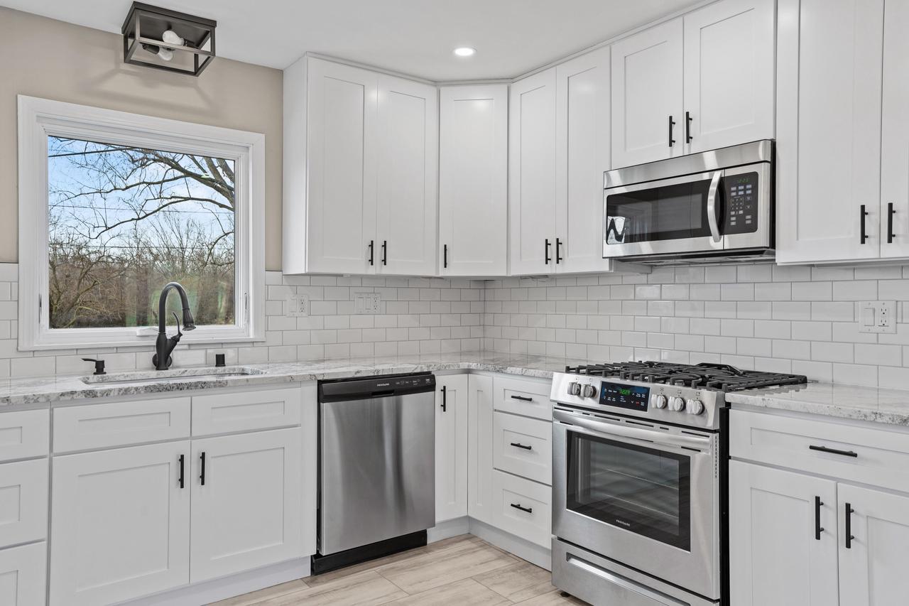 W147N4879 Dolphin DRIVE