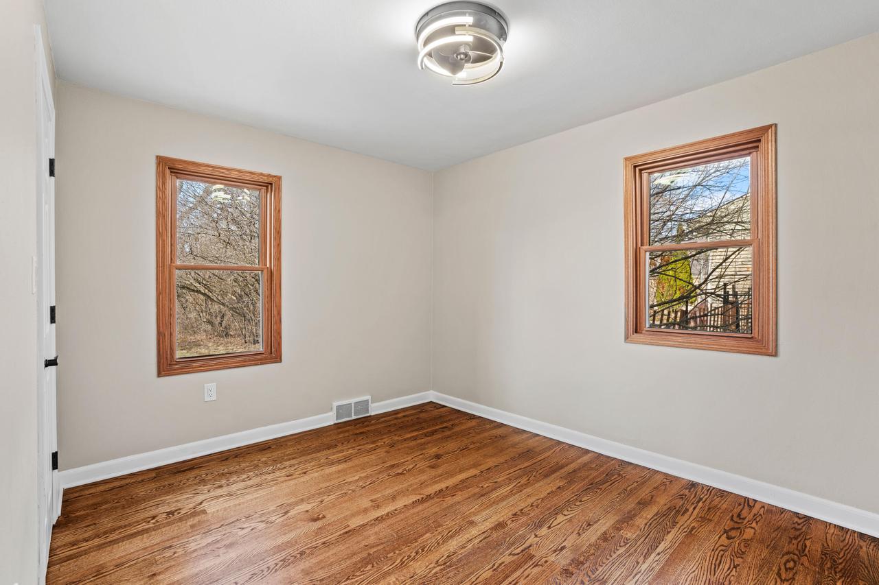 W147N4879 Dolphin DRIVE