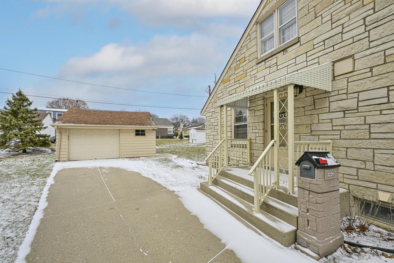 3231 South 38 STREET