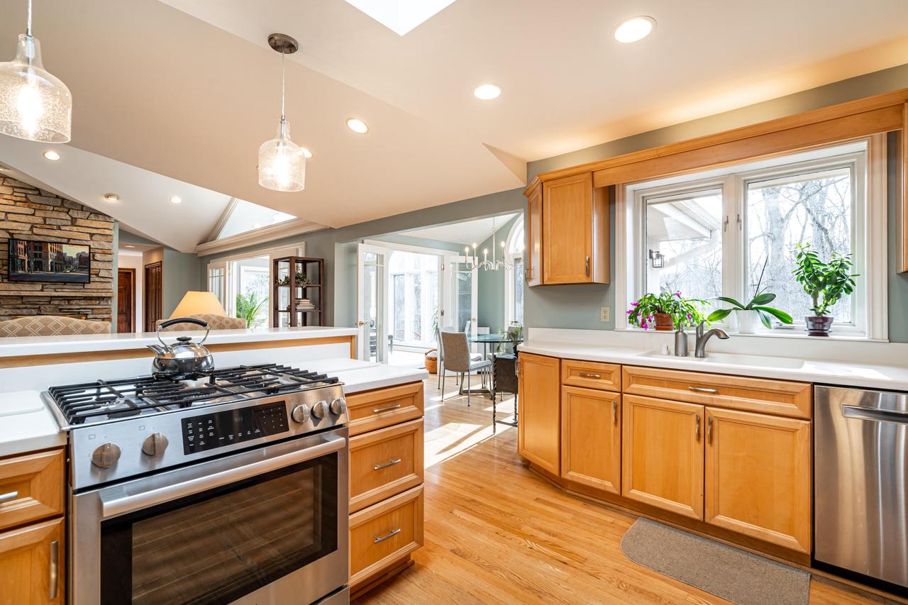 2805 Santa Barbara DRIVE