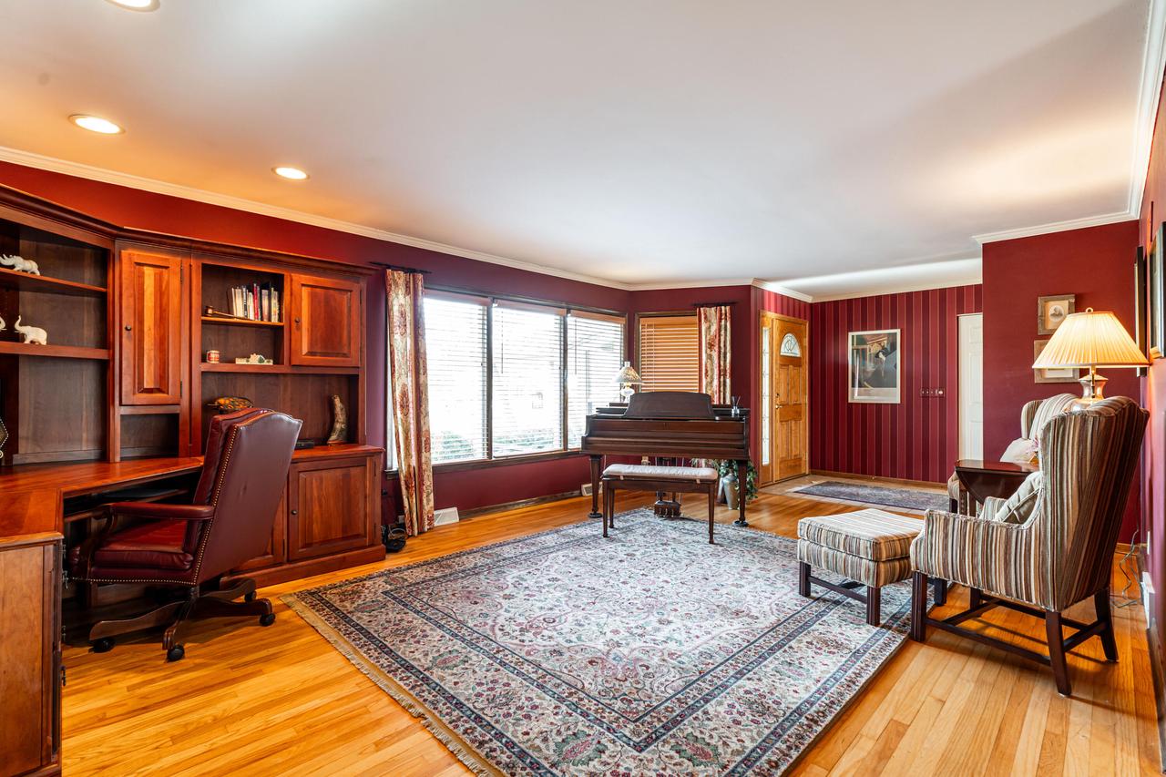 2805 Santa Barbara DRIVE