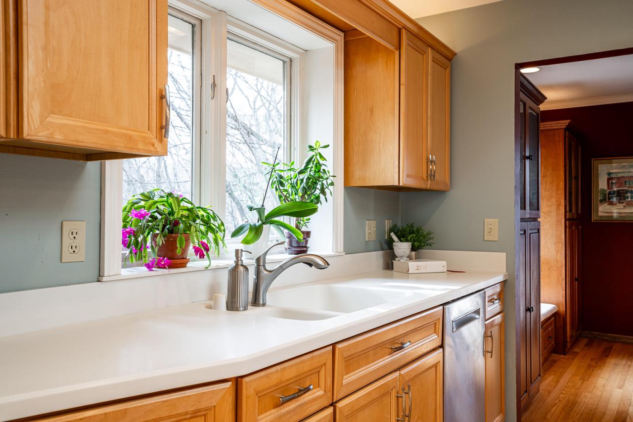 2805 Santa Barbara DRIVE