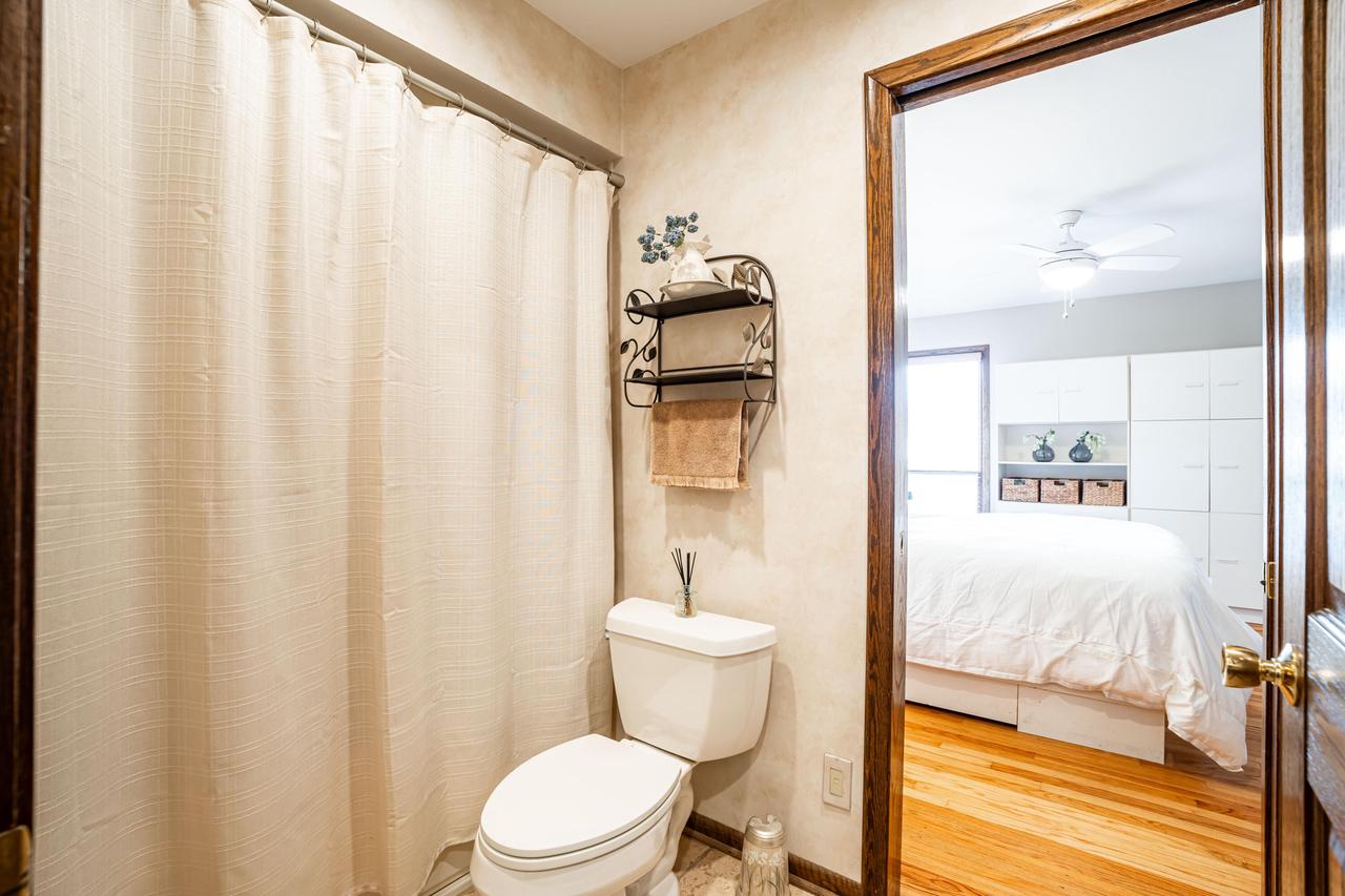 2805 Santa Barbara DRIVE