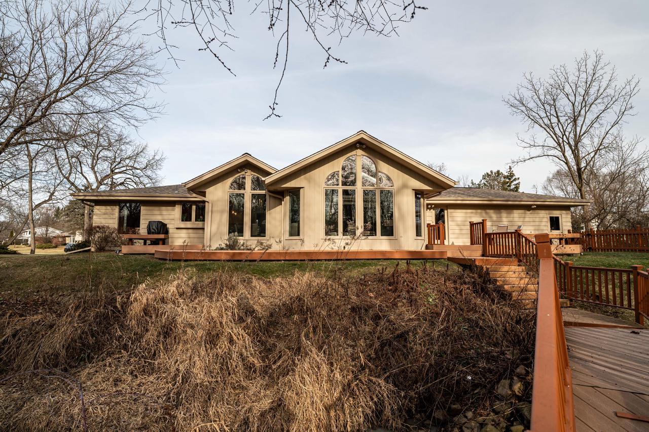 2805 Santa Barbara DRIVE