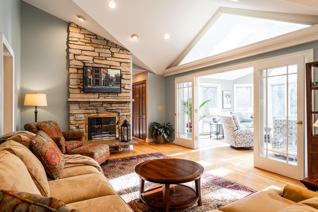 2805 Santa Barbara DRIVE