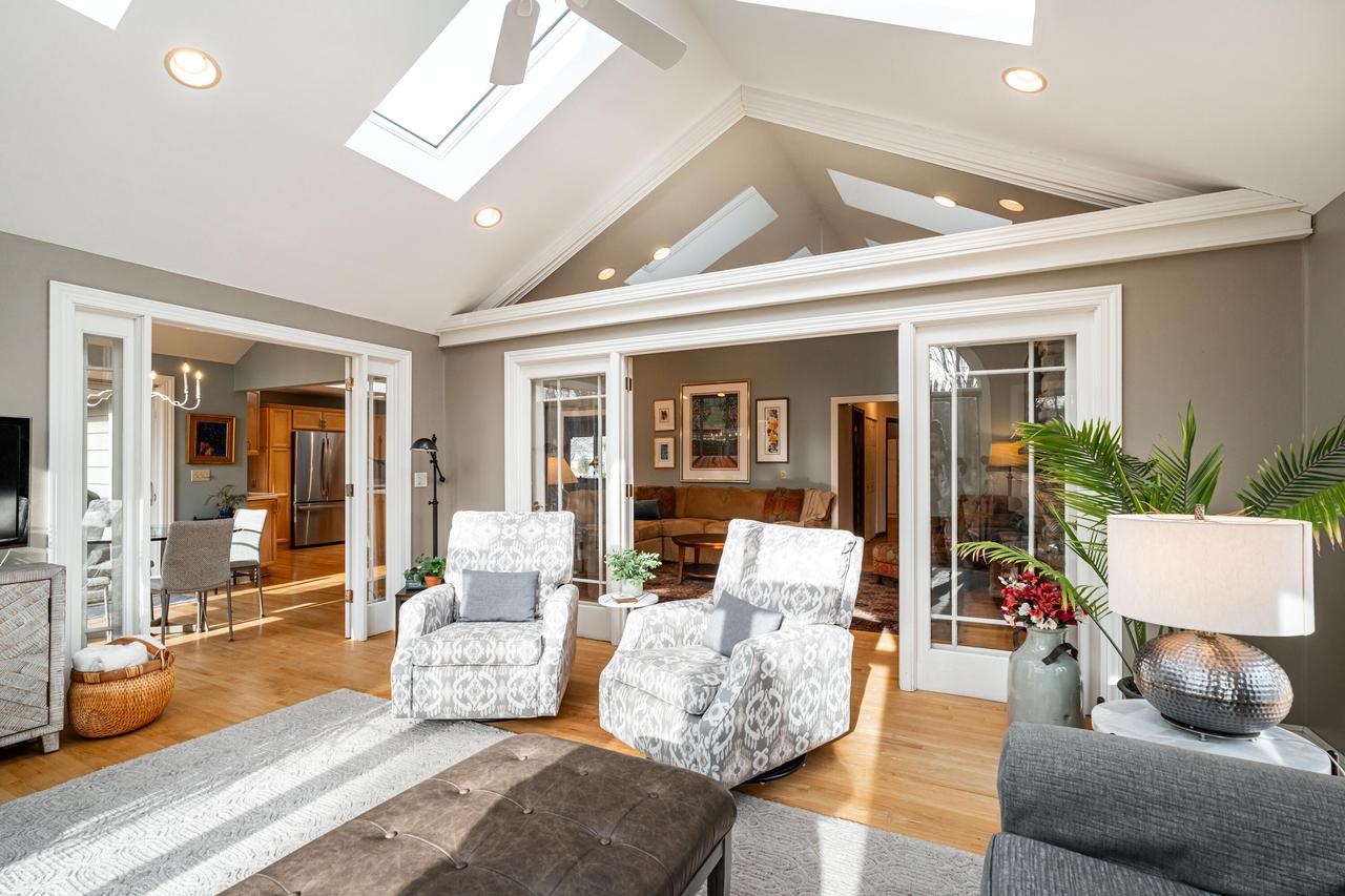 2805 Santa Barbara DRIVE