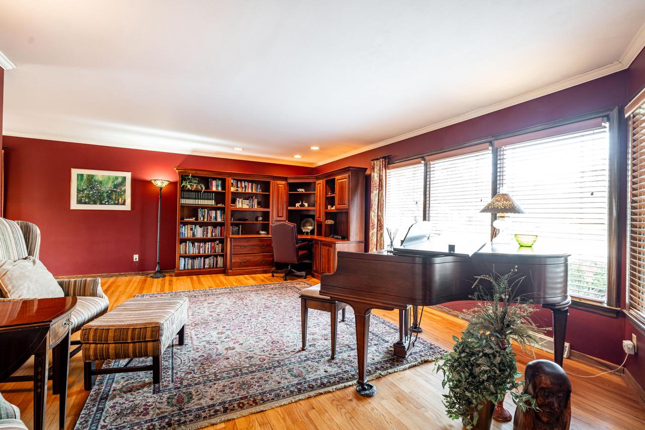 2805 Santa Barbara DRIVE