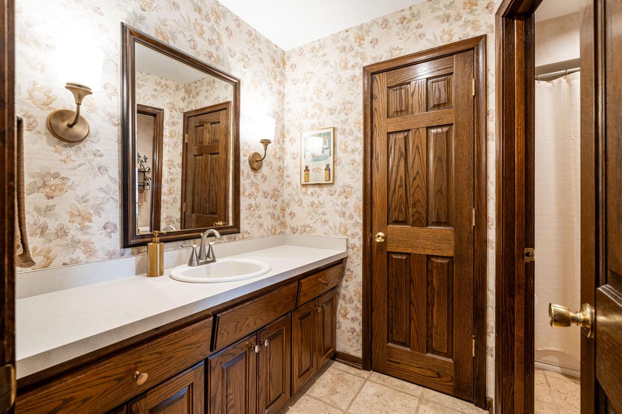 2805 Santa Barbara DRIVE