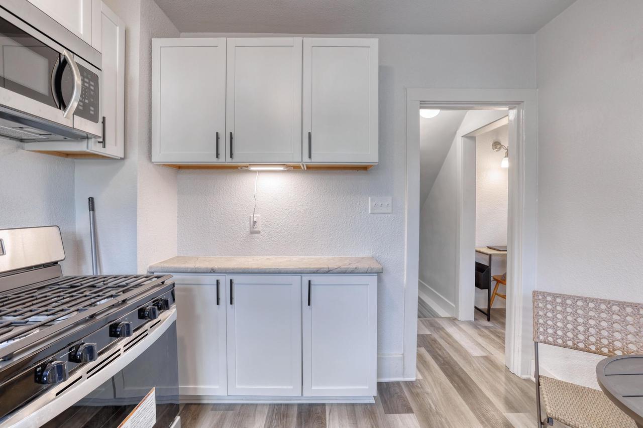 3122 North Newhall STREET