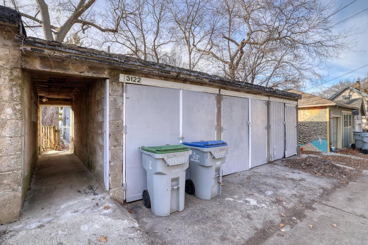 3122 North Newhall STREET